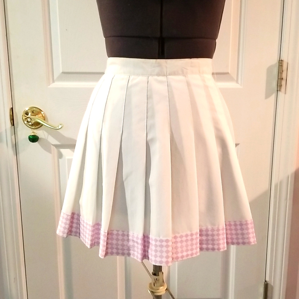 Classic pleated tennis skirt. Size 8.  Made in USA